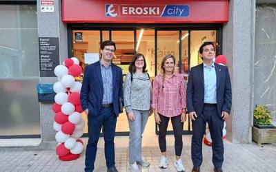 Lesakako bi denda bisitatu ditu Mikel Irujo kontseilariak eta Bortzirietako Geroa Baik Lorpen enpresari emandako dirulaguntza balioetsi du