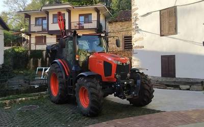 Mendiko bideak garbitzeko traktorea erosi du Berako Udalak