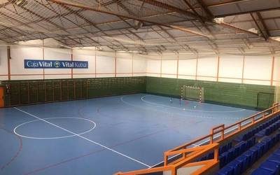 Udalak kiroldegiko eskubaloi- eta saskibaloi-kantxen argiteria berriztuko du