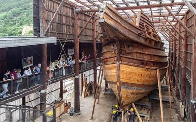 San Joan baleontziaren ureratzea zuzenean