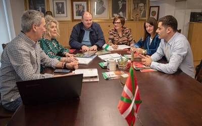 EH-Bildu, gogoratu, tokiko merkataritzari laguntzea, batez ere, garaiz ordaintzea da