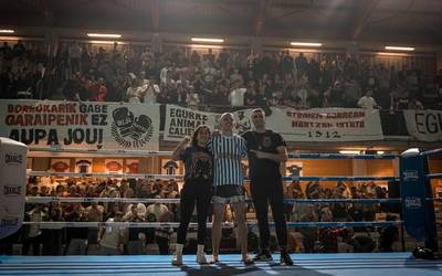 Gurea pilotalekua jendez eta babes keinuz lepo, Andreuren debut profesionala hartu duen K1 jaialdian