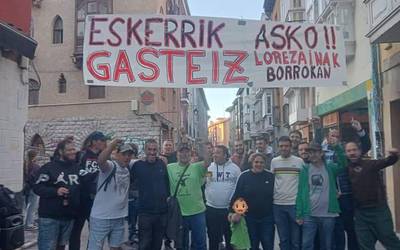 Lore bat hazten da horman, etorkizuna izan nahi du, presente dago, memoria da