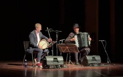 Txistu eta akordeoi doinu tradizional eta modernoak Santa Anan