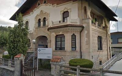 Plentziako Udalak zainketa-eredu publiko-komunitario bat sustatzeko ildo estrategikoak proposatu ditu