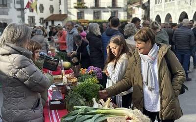 Giro ederra izan dute Leitzako eta Aresoko produktuen azokan