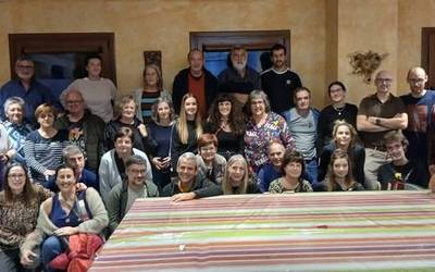 Gustura geratu ziren larunbatean bertsozaleak Amets Arzallus eta Oihana Bartrarekin izandako bazkariaren ostean