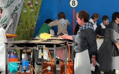 Giro onean ospatu dituzte sanmilixanak Leintz Gatzagan