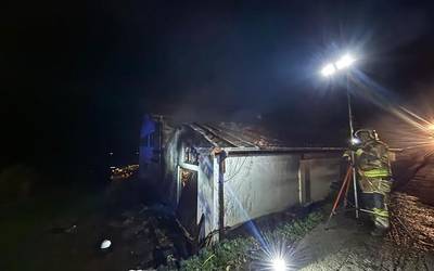 Galartzako Etxezuri baserri ondoko eraikinean sutea izan da