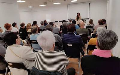 Notarioaren figura hobeto ezagutzeko aukera izan dute Babes Sarearen hitzordura joan direnek