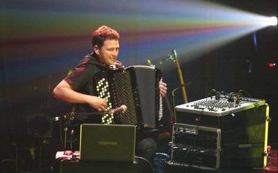 Joxe Mendizabal akordeoi-joleak girotutako dantzaldia domekan