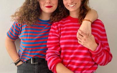 Bi lagun, munstroen bila, hitzekin eta musikarekin