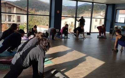 Emakumeendako Yoga Hormonala Irurtzunen
