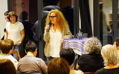 Interesa piztu du Cristina Fallarasek Emakumeon Etxean eskainitako hitzaldiak