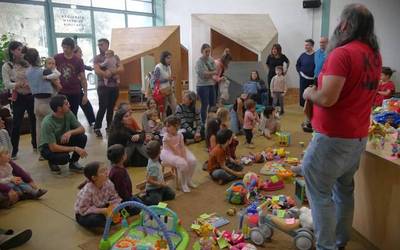 Arrakastatsua izan da Faktoriako Jostailu Truke Azoka