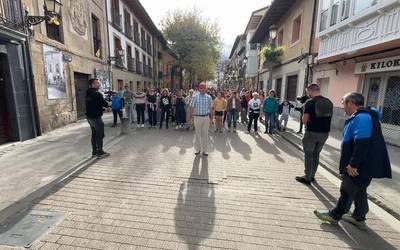 Aretxabaletako merkatarien Gabonetako iragarkia grabatzen aritu dira goizean