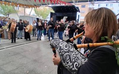 Musika eta gastronomia uztartuta ospatu dute Magosto jaia