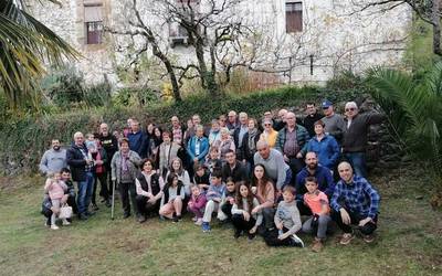 San Martin Toursekoa omendu dute Azkunetako auzotarrek