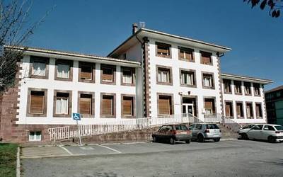 Elizondoko Osasun Etxera etorriko den mediku berriarendako etxebizitza bila dabiltza