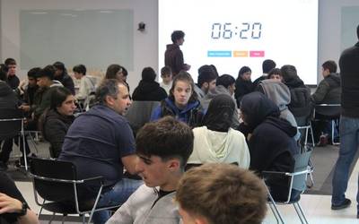 Zientzia eta teknologia bertatik bertara ezagutu dute hainbat ikastetxetako ikasleek