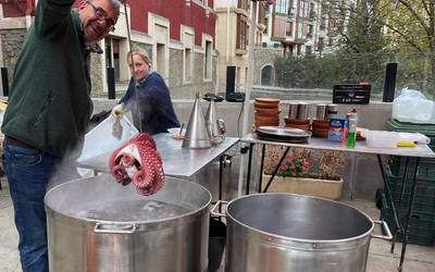 250 olagarro razio zerbitzatu zituzten zapatuan Pake Lekun