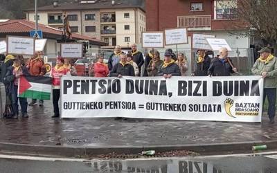 Guttieneko pentsioa guttieneko soldatarekin parekatzeko eskatu dute berriz ere Baztan-Bidasoko pentsiodunek