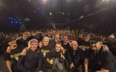 Akelarre musika taldearen historia kontatzen duen dokumentala proiektatuko da azaroaren 29an Laudioko Kasinoan