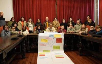 Haur eta Nerabeen Eskubideen Foroa aurkeztu dute, herriaren garapenean "subjektu aktiboa" izan daitezen