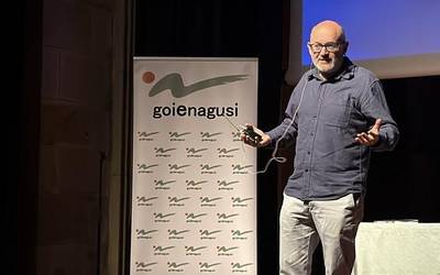 Jose Luis Rebordinos euskal zinemaren loraldiari buruz jardun da Oñatin