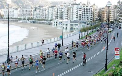 Aldaketak izango dira igandean Lurraldebuseko zerbitzuetan, Donostiako maratoia dela eta