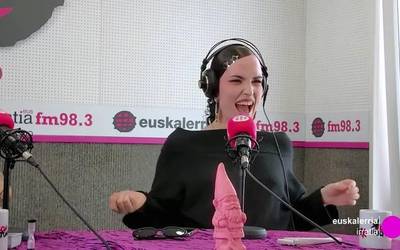 Flop Kultura 3x7 | Emakume baten antzera Pau Goienerekin