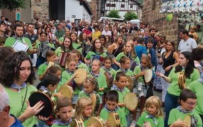 Herriko musikarien doinuak entzunen dira Santa Zezilia egunean Etxalarren