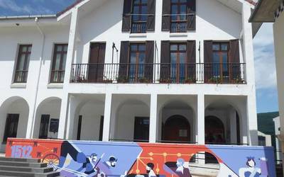 Udalak hiru lanpostu bete ditu