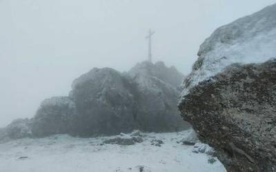 Udazkeneko lehen elur malutak iritsi dira Kurtzebarri mendira