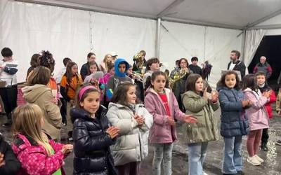 Musika, kantuak eta koreografiak Santa Zezilia egunaren bueltako musika emanaldian