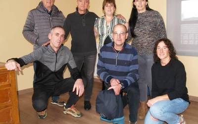 "Bakarren bat laguntzeko prest badago, beso zabalik hartuko dugu"