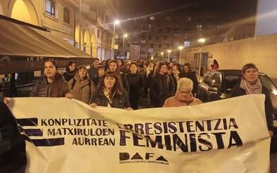 [ARGAZKI GALERIA] Indarkeria matxista salatu dute Durangaldeko kaeetan