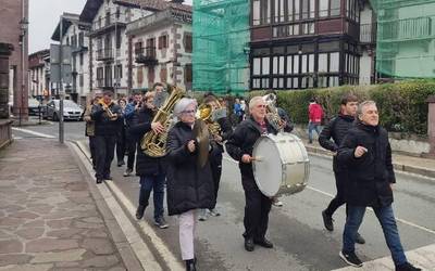 Elizondoko Musika Banda ere karrikaz karrika ibili da Santa Zezilia egunean