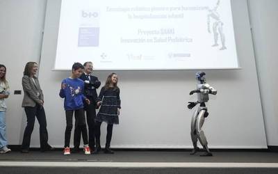 Saaki aurkeztu dute, Txagorritxuko haurrak lagunduko dituen robota