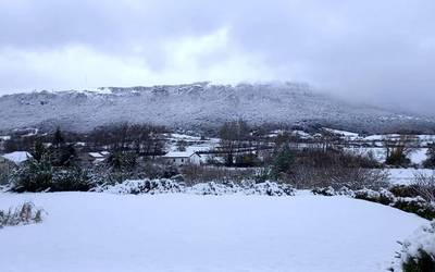 Lau mendate itxita hasi da eguna