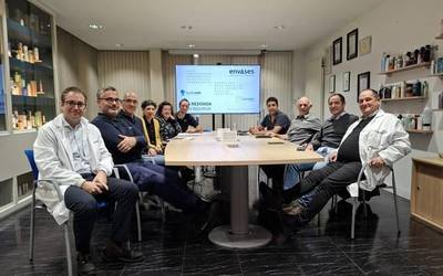 Envases enpresak mahai-ingurua egin du Laudioalde eta Zaraobe Lanbide Heziketako ikastetxeekin