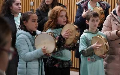 Bizkargi musika eta dantza eskolako ikasleek egun bat lehenago ospatu dute Santa Zezilia eguna