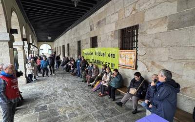 Emakume helduen kontrako indarkerian jarri dute fokua gaurko elkarretaratzean Bergarako pentsiodunek