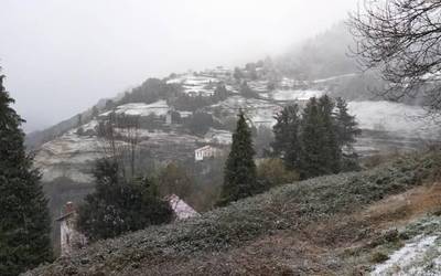 Elurra dihardu mendian