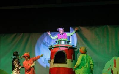 Zeruak dituen sekretu asko deskubritu zituzten atzo Eskoriatzan