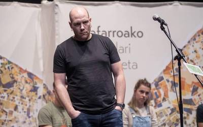 "Ne bertso onenekin erantzuten sayetuko neiz"