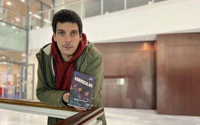 "Erraz irakurtzeko eta atsegina izateko asmoz idatzitako istorioa da"