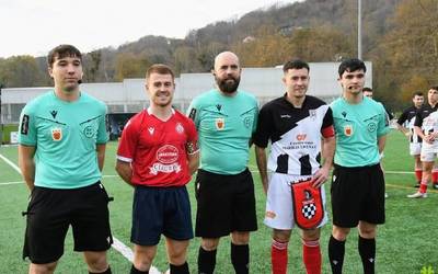 [ARGAZKIAK] Baztan eta Doneztebe futbol taldeen arteko derbia iruditan