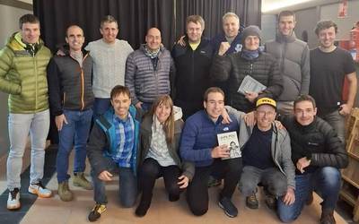 Jende aunitz bildu da Doneztebeko Mendiaren Egunean