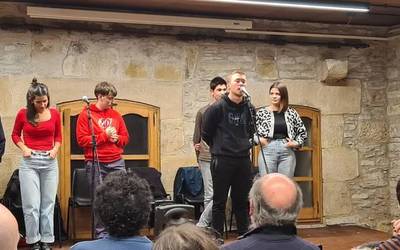 Xenpelar sariketako finalean izanen dira Haira Aizpurua eta Josu Txoperena bertsolariak